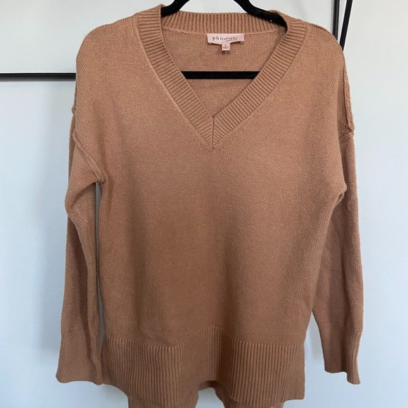 Philosophy Tan V-Neck Caramel Sweater Size Small - Picture 1 of 6
